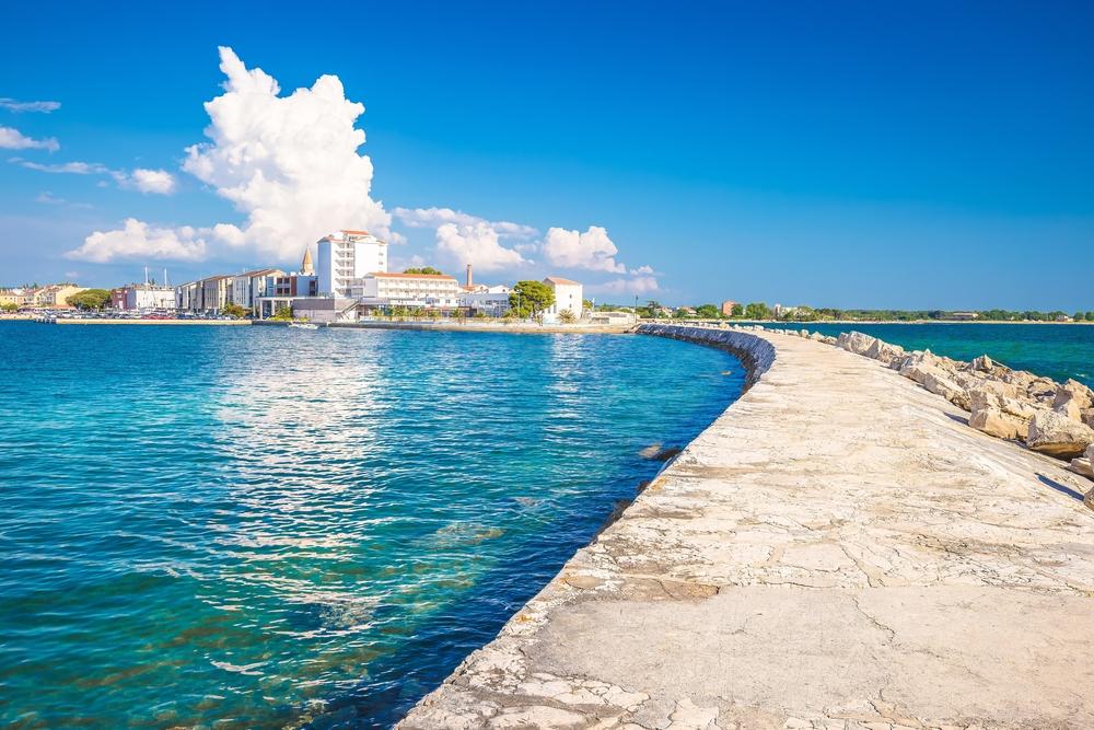 Slunečné středomořské klima v Umagu láká k letnímu koupání i podzimní turistice.