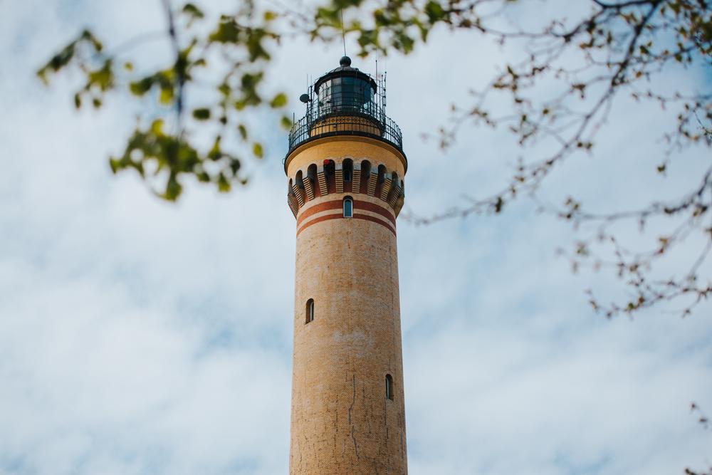 Historický maják z roku 1854 je vysoký 64,8 m, což z něj činí nejvyšší maják v Polsku a jeden z nejvyšších v Evropě.