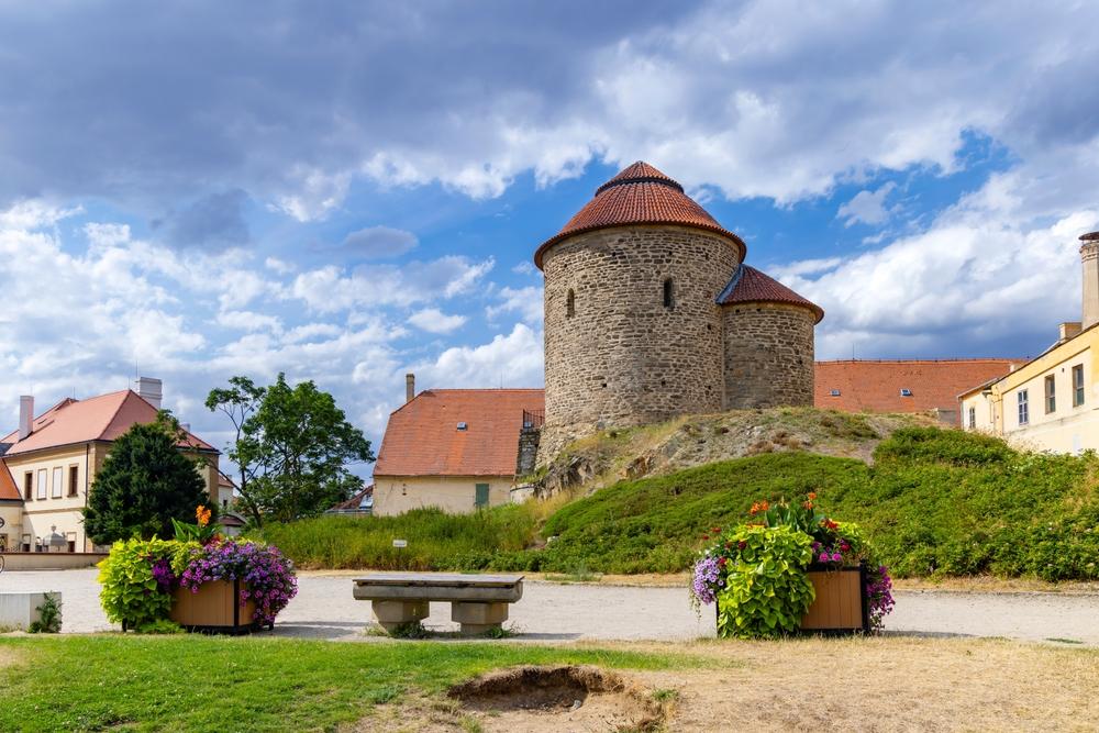 Rotunda svaté Kateřiny je unikátní románská památka s nádhernými freskami.
