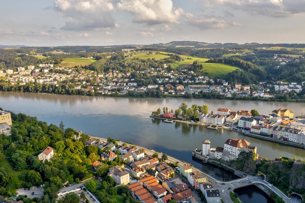 Pasov je oblíbený pro svou jedinečnou polohu na soutoku tří řek.